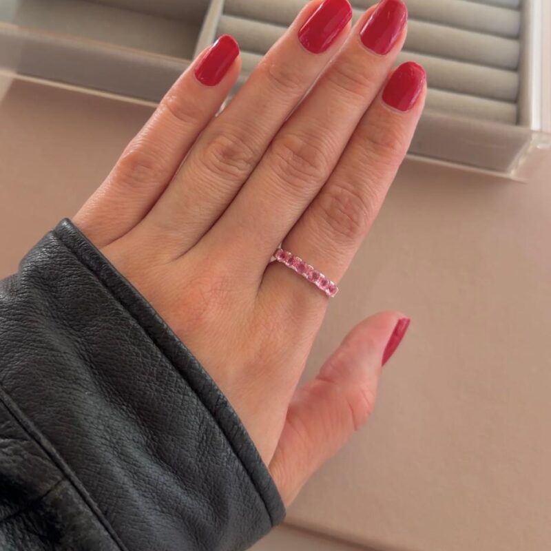 anel aparador zirconias rosa