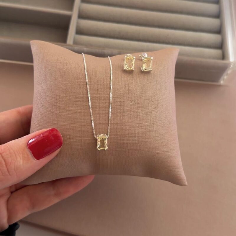 conjunto amarelo em caixa alta 45 cm