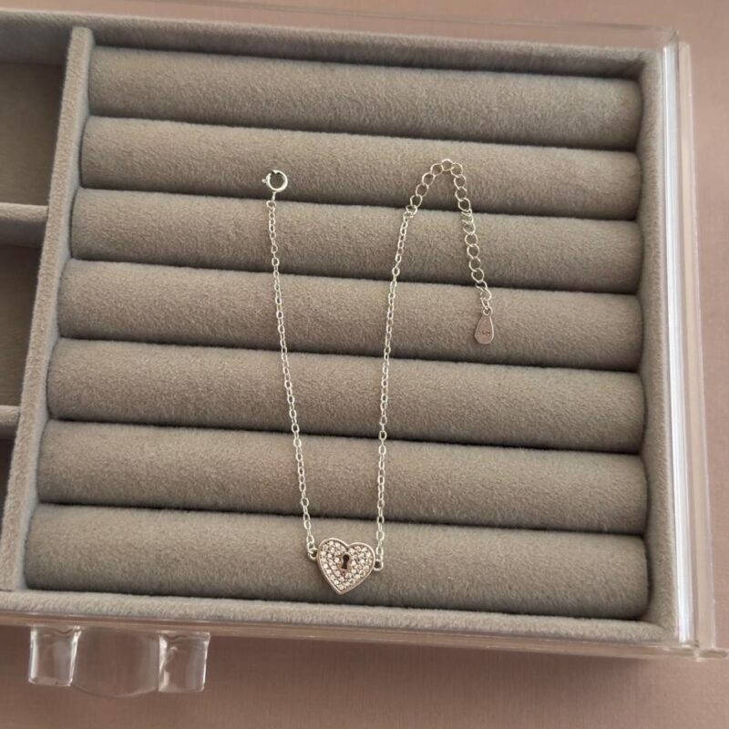 Pulseira inspiração coração cravejado  22 cm