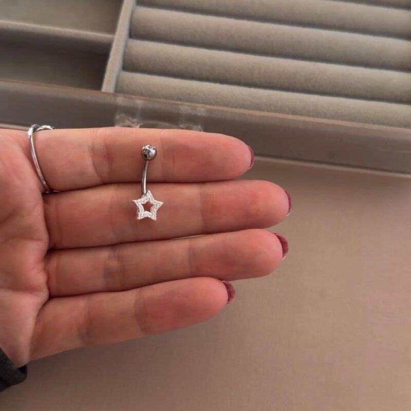 Piercing umbigo estrela cravejada