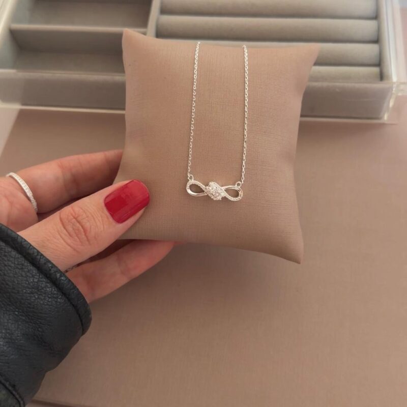 Colar infinito e zircônias 45 cm com extensor