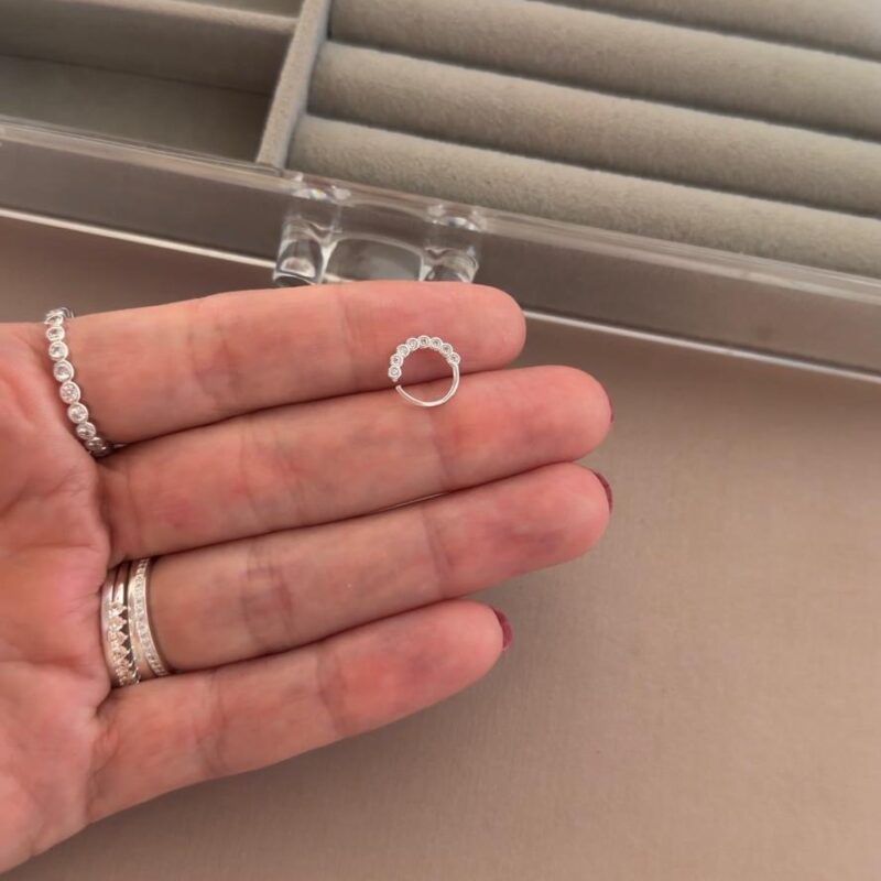 Piercing zircônias direito