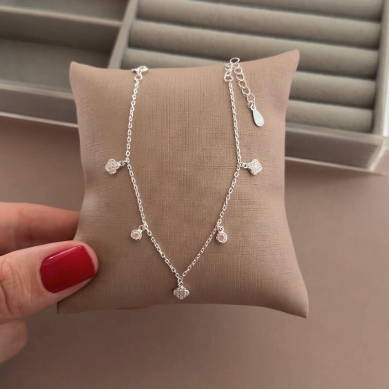 Pulseira com pingentes 19 cm