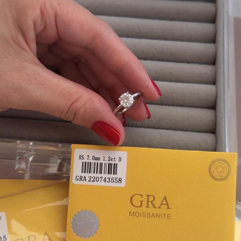 Anel solitário 4 garras moissanite 7 mm. 1.2ct